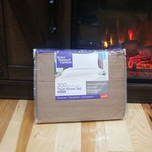 New NEVER opened Better Homes and Garden sheets